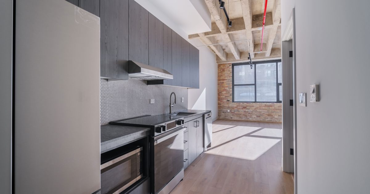 871 North Franklin apartment kitchen view - Chicago, IL