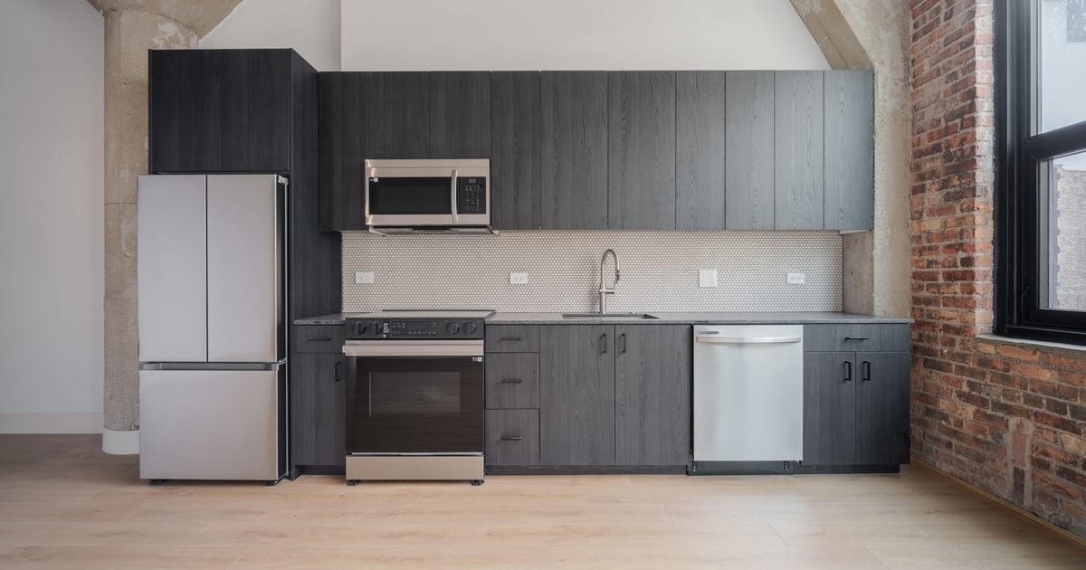 871 North Franklin apartment kitchen interior - Chicago, IL