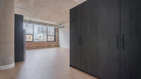 871 Unit201 Entrance
