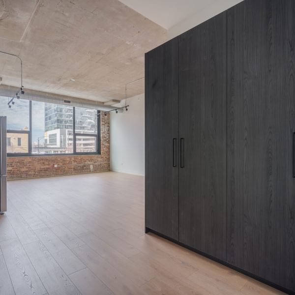 871 Unit201 Entrance