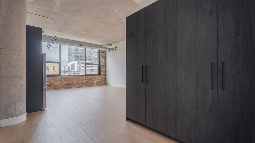 871 Unit201 Entrance