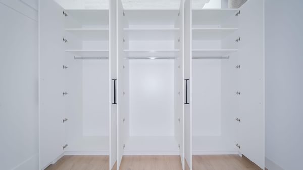 871 Unit202 Closet