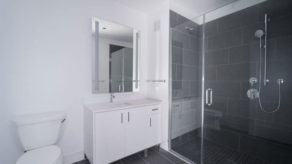 871 Unit208 Bath