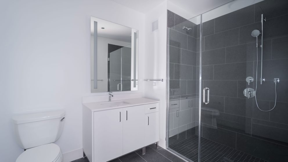 871 Unit208 Bath